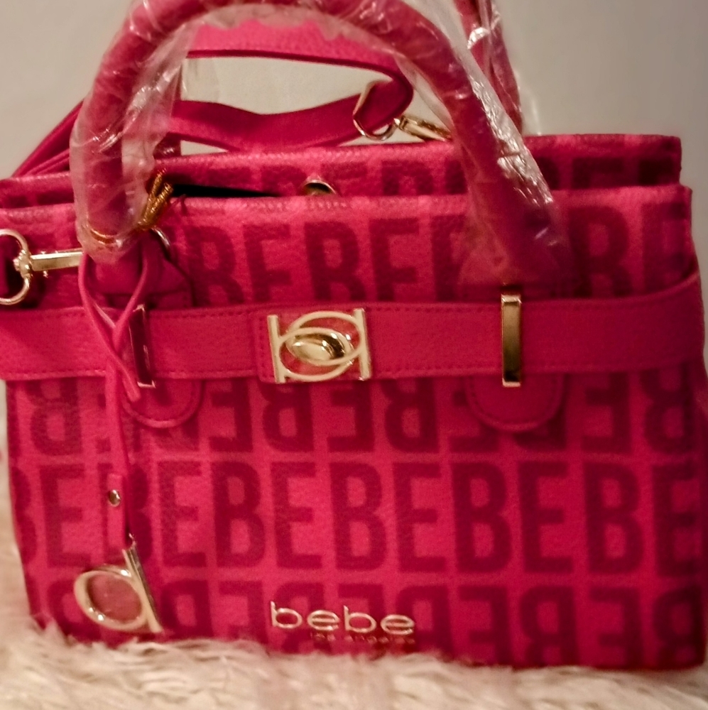 BEBE CANDY APPLE CROSSBODY  NWT